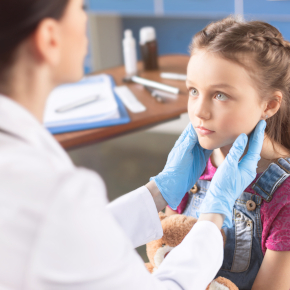 Киста шеи у ребенка: полное руководство по причинам, видам и лечению