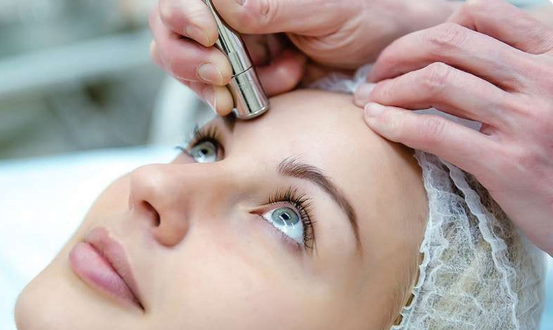 Микродермабразия лица: полное руководство по обновлению и омоложению кожи