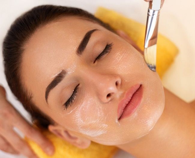 Миндальный пилинг для лица: полное руководство по обновлению кожи