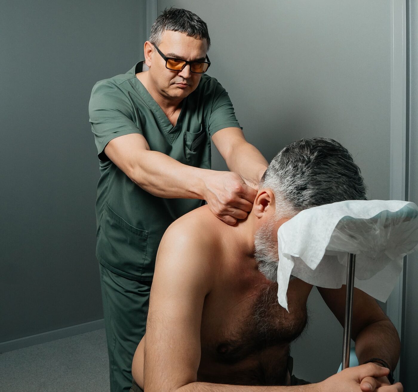 Мануальная терапия при спондилезе для восстановления подвижности позвоночника