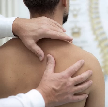 Мануальная терапия для осанки: как исправить кифоз и лордоз навсегда