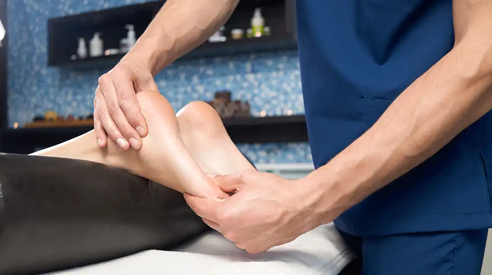 Решение проблемы пяточной шпоры методами мануальной терапии