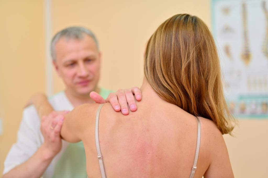 Мануальная терапия шеи: как вернуть подвижность и избавиться от боли