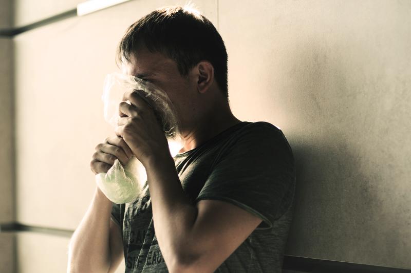 Токсикомания: полное руководство по лечению и последствиям зависимости