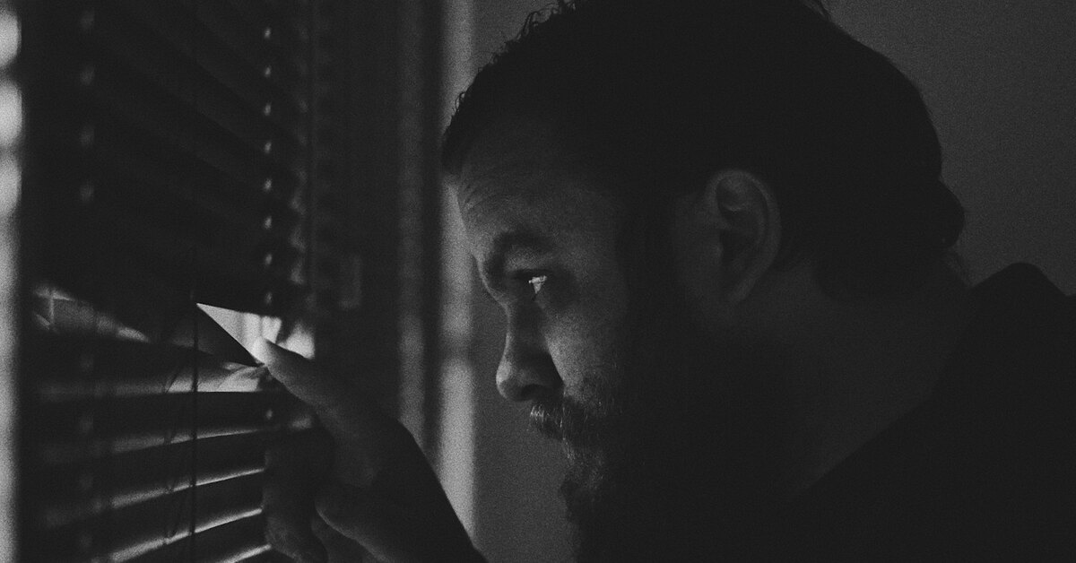 Вуайеристическое расстройство: от причин до современного лечения парафилии